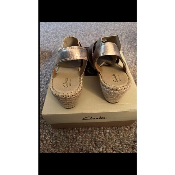 Clarks Artisan Women’s Wedge Sandals – Metallic – Size 10 NEW - Picture 2 of 5